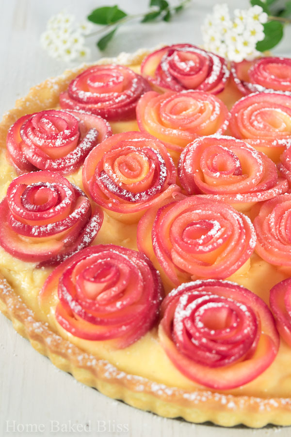 Closeup of the apple rose tart with creme patisserie 