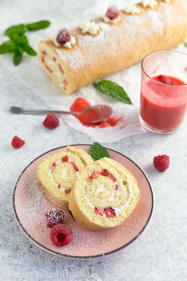 strawberry roll with berry sauce, strawberry roll, strawberry roll recipe, Swiss roll with strawberries recipe, Swiss roll with strawberries, berry Swiss roll, berry Swiss roll recipe, jelly roll recipe, strawberry jelly roll recipe, strawberry jelly roll, strawberry Swiss roll, strawberry Swiss roll recipe, best strawberry roll, best strawberry roll recipe, how to make strawberry roll, how to make Swiss roll, how to make jelly roll
