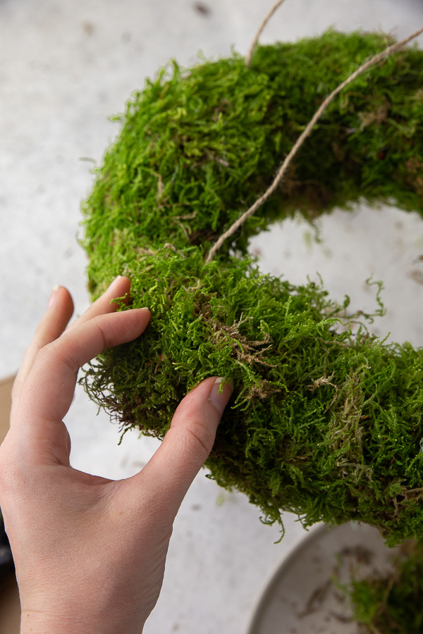 Putting moss onto the spring wreath